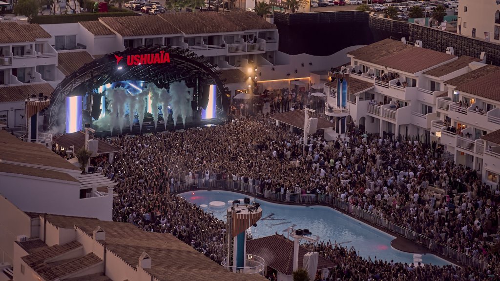 Reasons To Visit Ushuaïa Ibiza in September: Calvin Harris, ANTS, David Guetta, Martin Garrix, I Love Reggaeton, John Summit, Dimitri Vegas & Like Mike.
