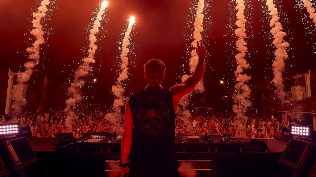 Armin van Buuren. Ushuaia Ibiza 2025.