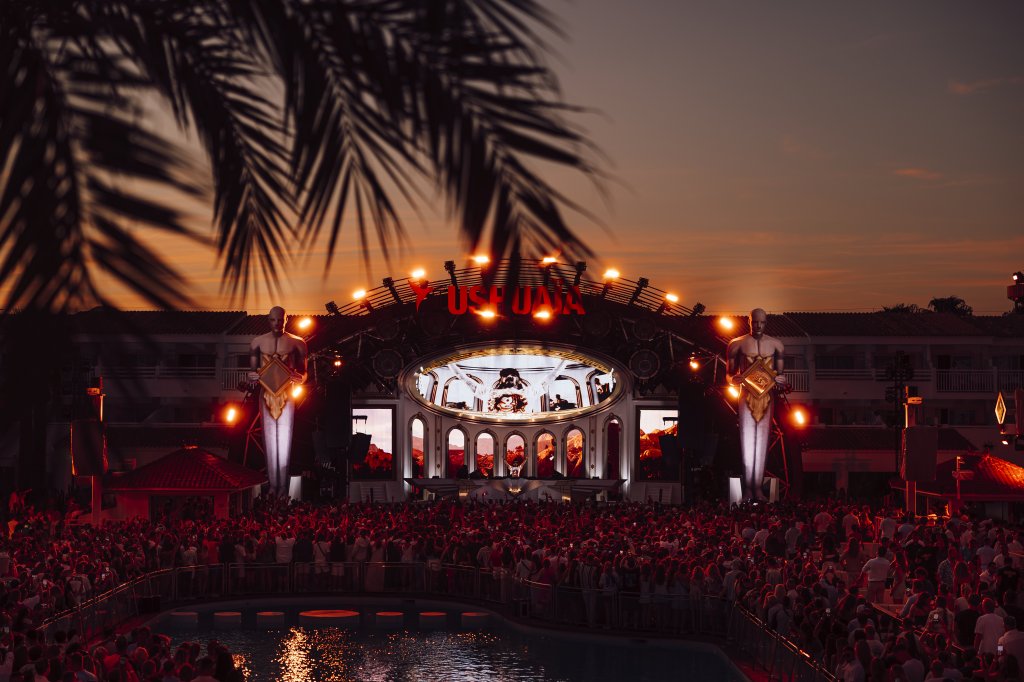 Tomorrowland and Dimitri Vegas and Like Mike. Ushuaïa Ibiza. 2025.