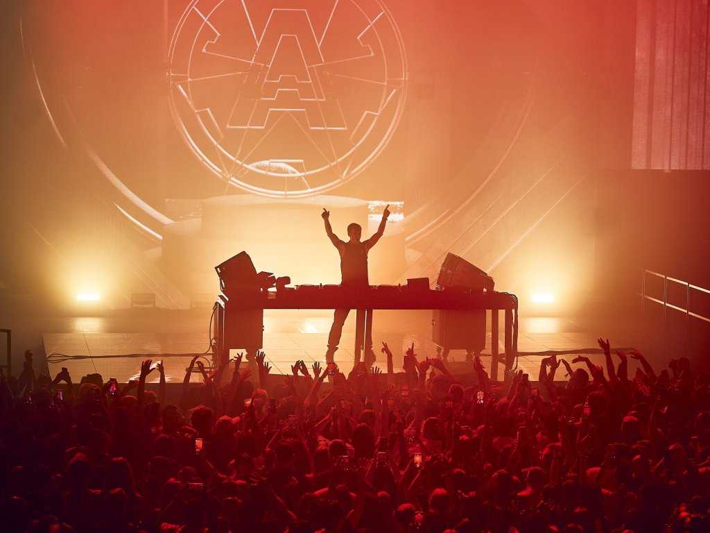 Armin van Buuren. [UNVRS]. 2026.