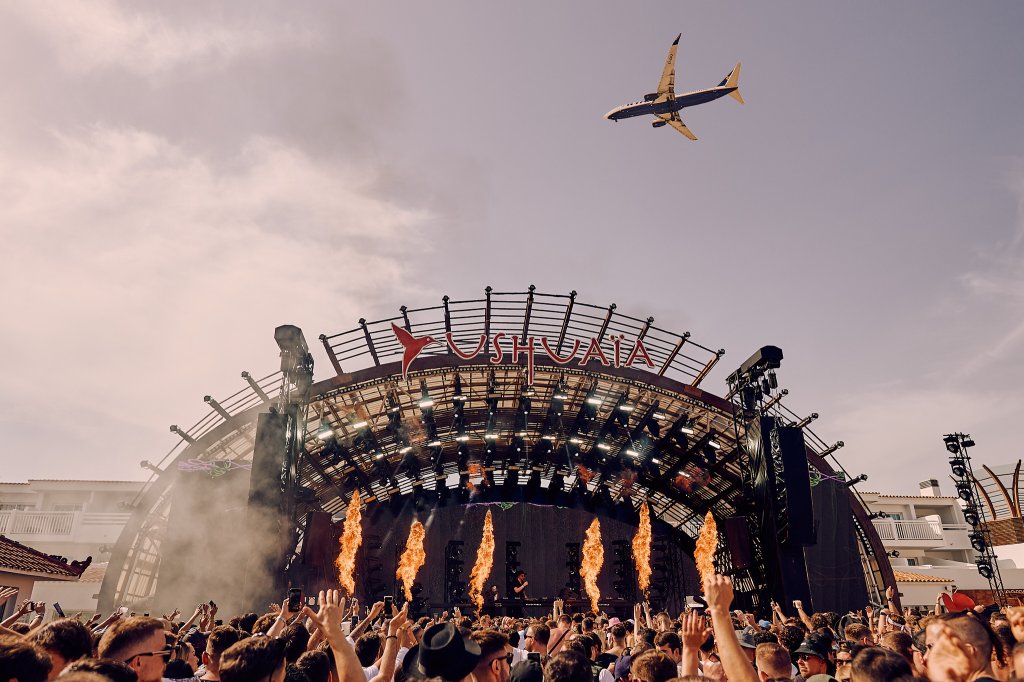 Ushuaïa Ibiza stage and aeroplane.